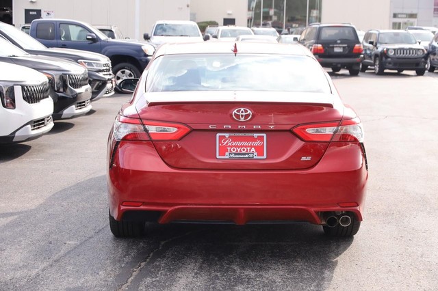 Toyota Camry Vehicle Full-screen Gallery Image 6