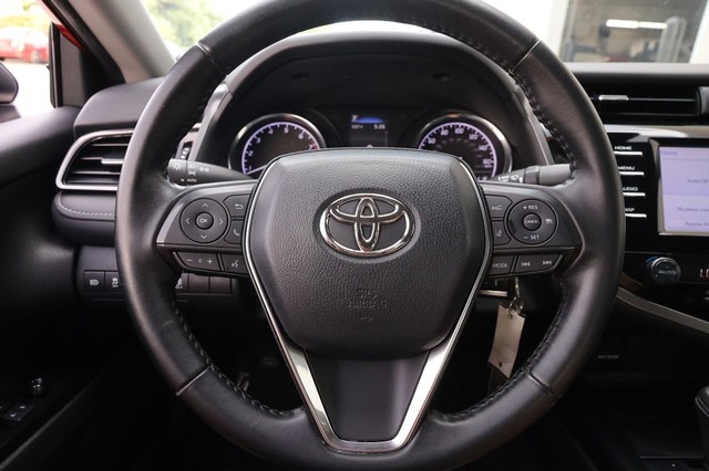Toyota Camry Vehicle Full-screen Gallery Image 10