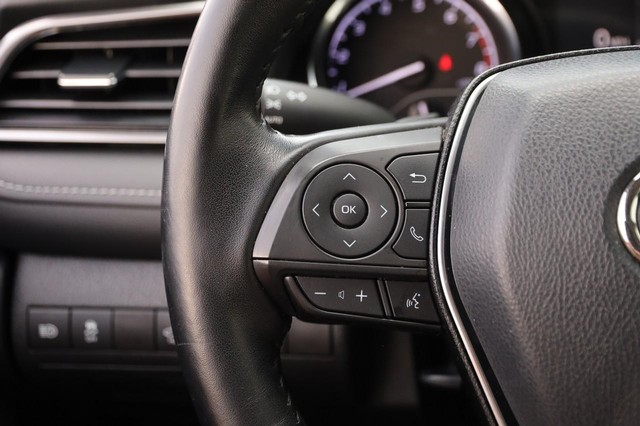 Toyota Camry Vehicle Full-screen Gallery Image 11