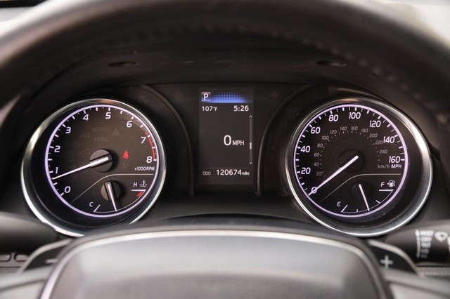 Toyota Camry Vehicle Full-screen Gallery Image 13