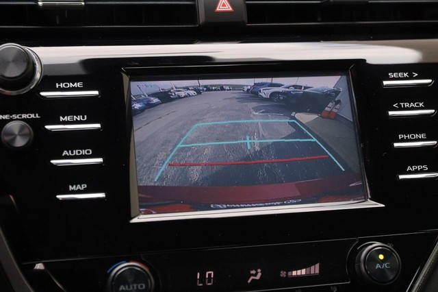 Toyota Camry Vehicle Full-screen Gallery Image 16
