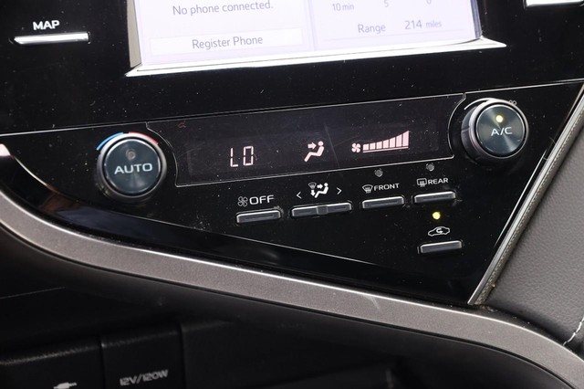 Toyota Camry Vehicle Full-screen Gallery Image 17