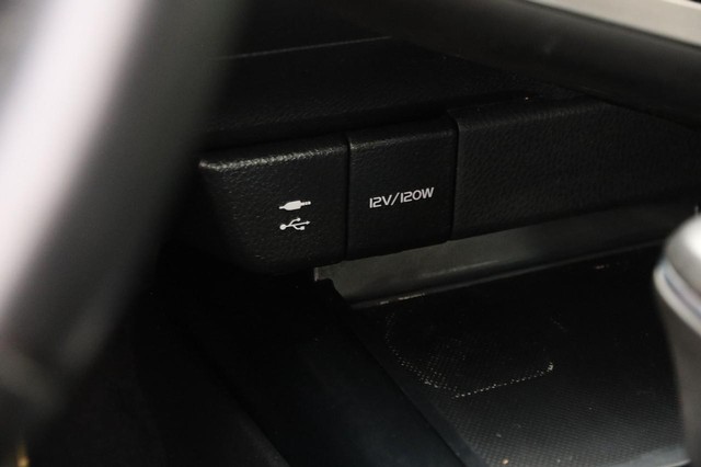 Toyota Camry Vehicle Full-screen Gallery Image 18