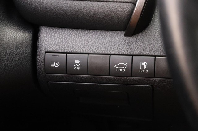 Toyota Camry Vehicle Full-screen Gallery Image 19