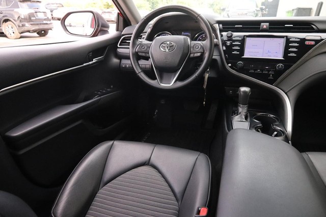 Toyota Camry Vehicle Full-screen Gallery Image 21