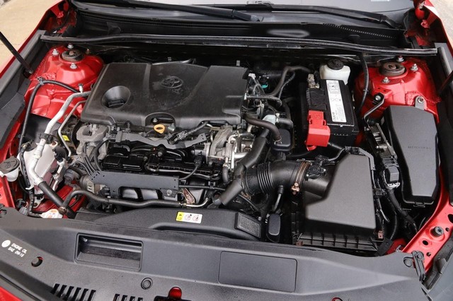 Toyota Camry Vehicle Full-screen Gallery Image 26