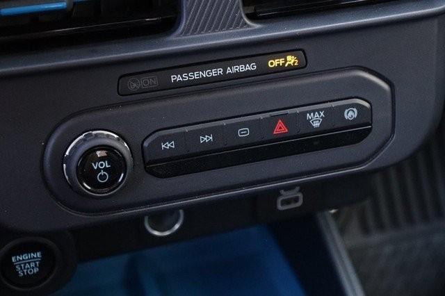 Ford Maverick Vehicle Image 18
