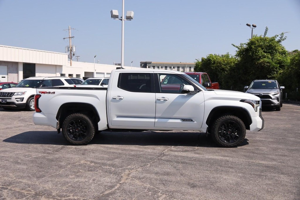 Toyota Tundra 4WD Vehicle Full-screen Gallery Image 5
