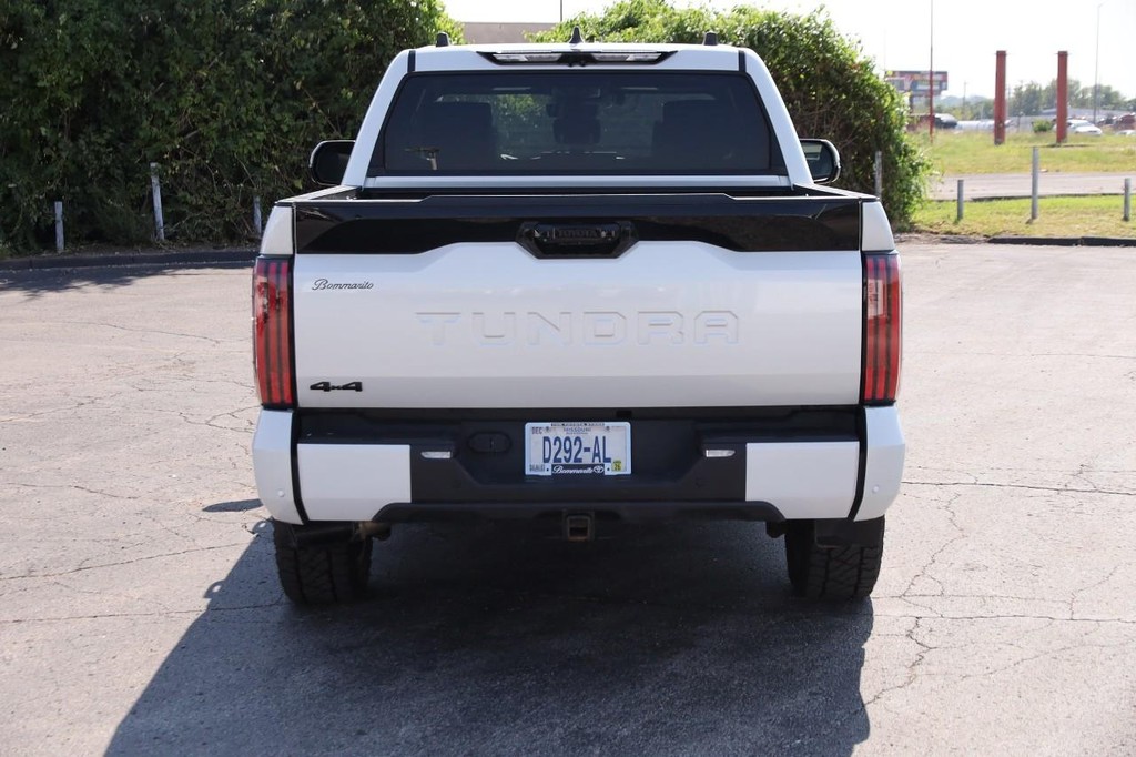 Toyota Tundra 4WD Vehicle Full-screen Gallery Image 6
