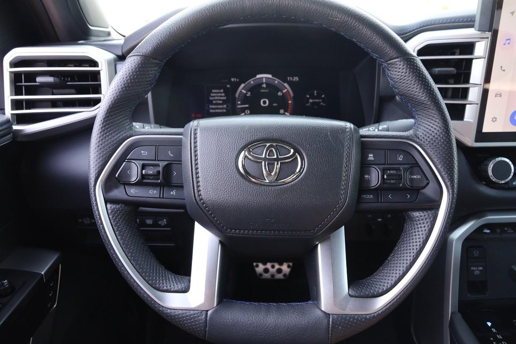 Toyota Tundra 4WD Vehicle Full-screen Gallery Image 11