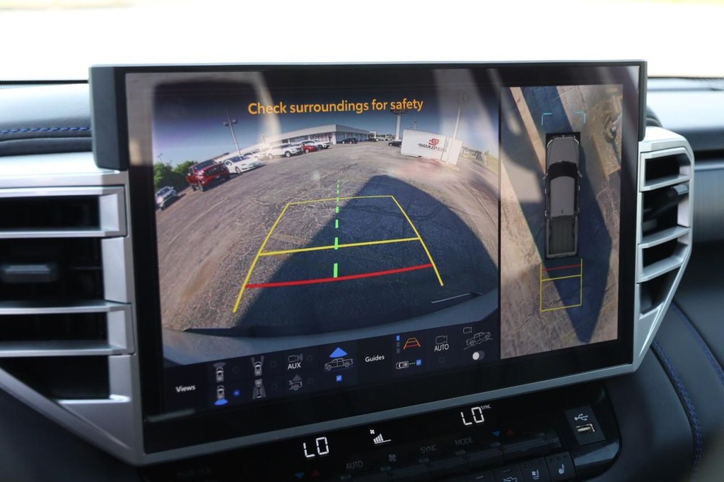 Toyota Tundra 4WD Vehicle Full-screen Gallery Image 17
