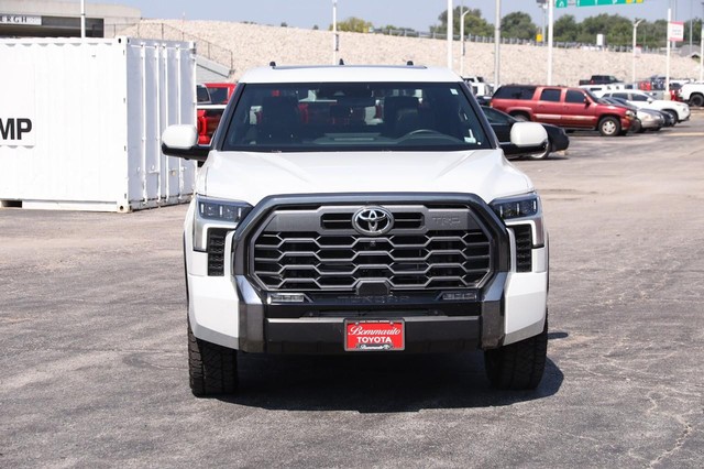 Toyota Tundra 4WD Vehicle Image 04