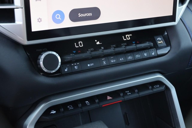 Toyota Tundra 4WD Vehicle Image 18