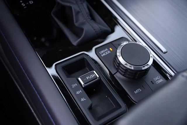 Toyota Tundra 4WD Vehicle Image 19