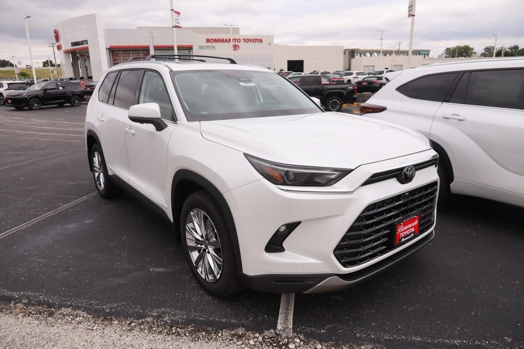 White (Wind Chill Pearl) 2026 Toyota Grand Highlander SUV / Crossover All-Wheel Drive Automatic
