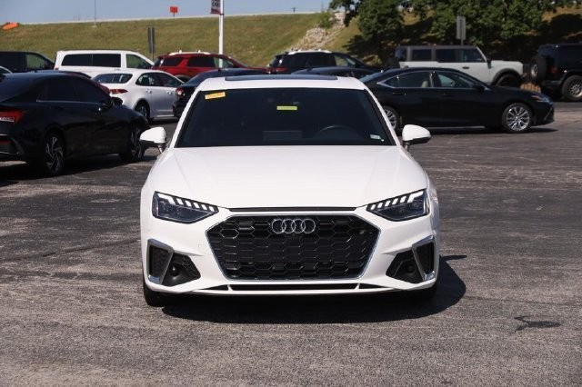 Audi A4 Sedan Vehicle Full-screen Gallery Image 04