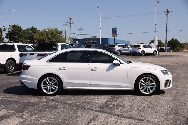 Audi A4 Sedan Vehicle Full-screen Gallery Image 05