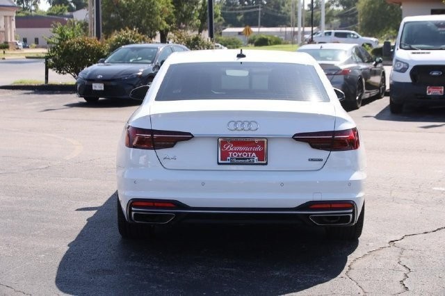 Audi A4 Sedan Vehicle Full-screen Gallery Image 06