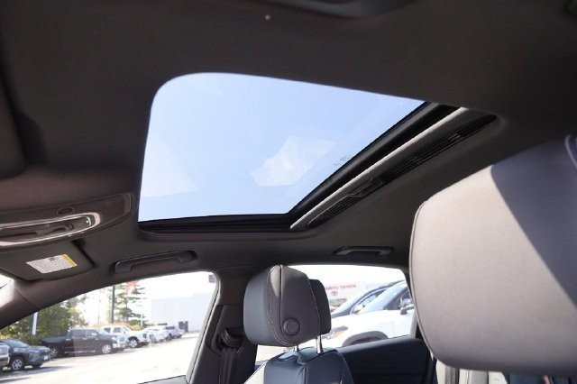 Audi A4 Sedan Vehicle Full-screen Gallery Image 08