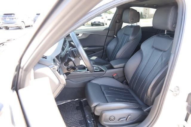 Audi A4 Sedan Vehicle Full-screen Gallery Image 09