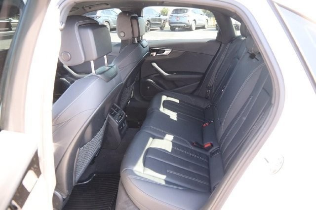 Audi A4 Sedan Vehicle Full-screen Gallery Image 10