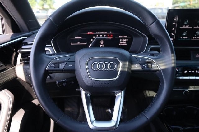 Audi A4 Sedan Vehicle Full-screen Gallery Image 11