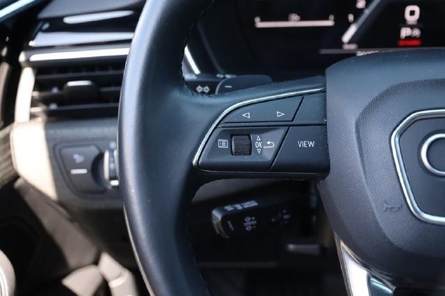 Audi A4 Sedan Vehicle Full-screen Gallery Image 12