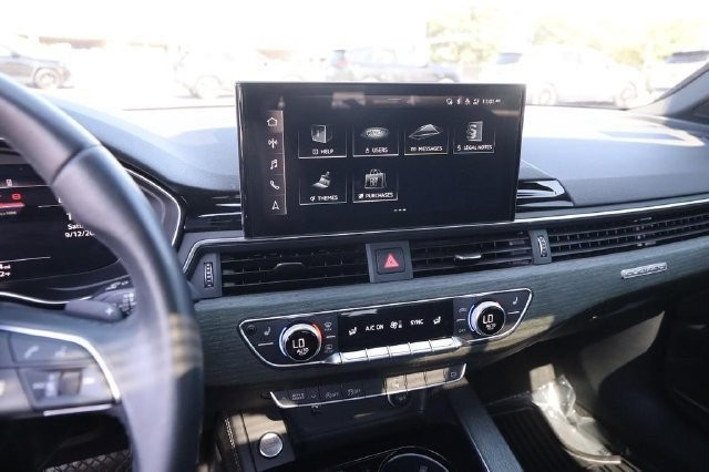 Audi A4 Sedan Vehicle Full-screen Gallery Image 16