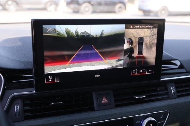 Audi A4 Sedan Vehicle Full-screen Gallery Image 18