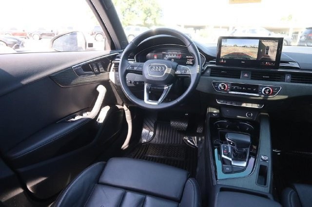 Audi A4 Sedan Vehicle Full-screen Gallery Image 24