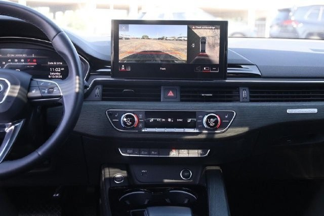 Audi A4 Sedan Vehicle Full-screen Gallery Image 26
