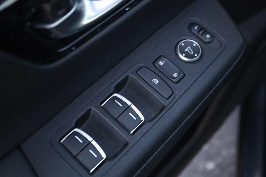 Honda CR-V Vehicle Full-screen Gallery Image 10