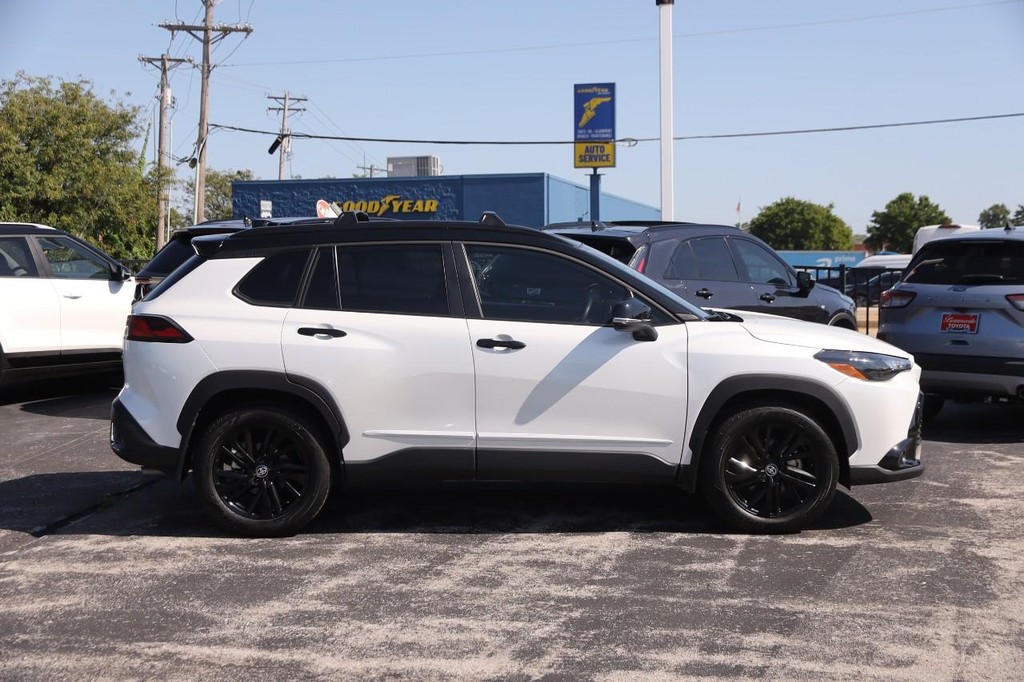 Toyota Corolla Cross Vehicle Full-screen Gallery Image 5