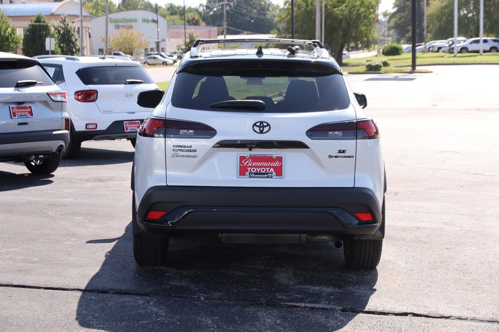 Toyota Corolla Cross Vehicle Full-screen Gallery Image 6