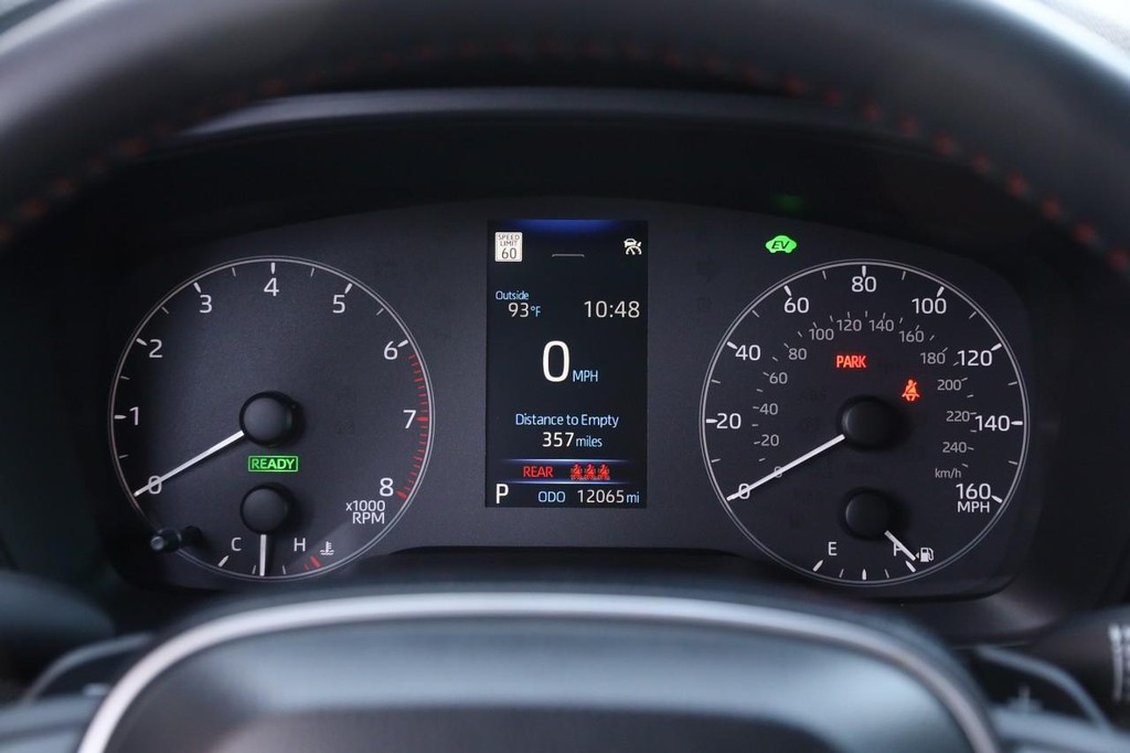 Toyota Corolla Cross Vehicle Full-screen Gallery Image 13
