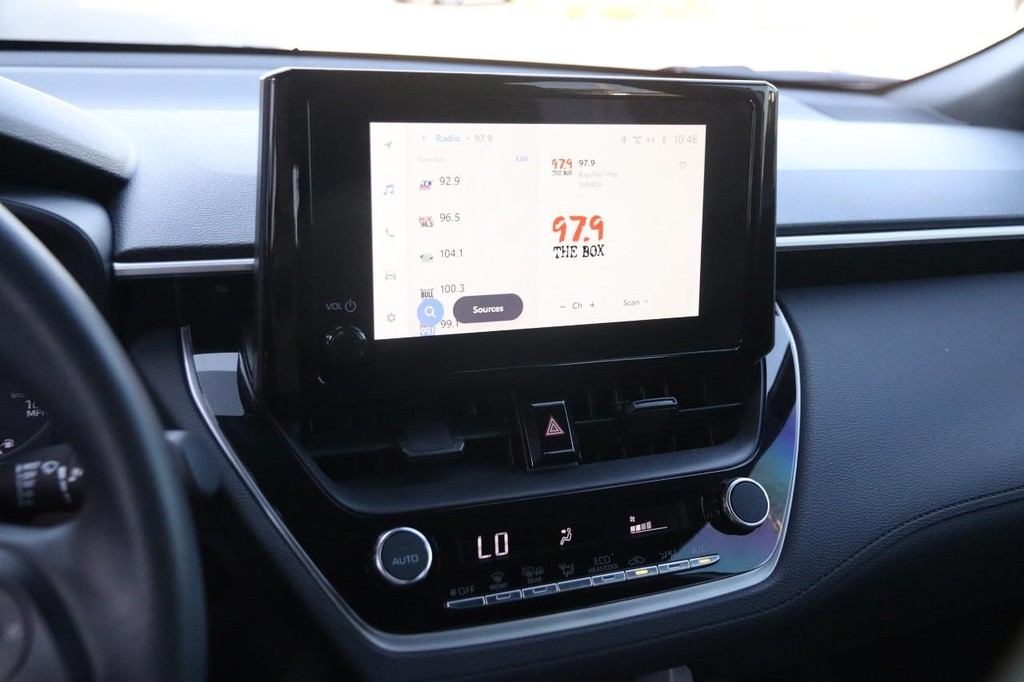 Toyota Corolla Cross Vehicle Full-screen Gallery Image 15