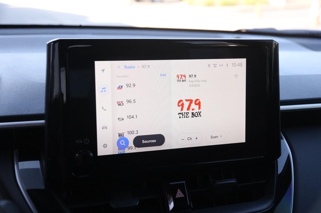 Toyota Corolla Cross Vehicle Full-screen Gallery Image 17