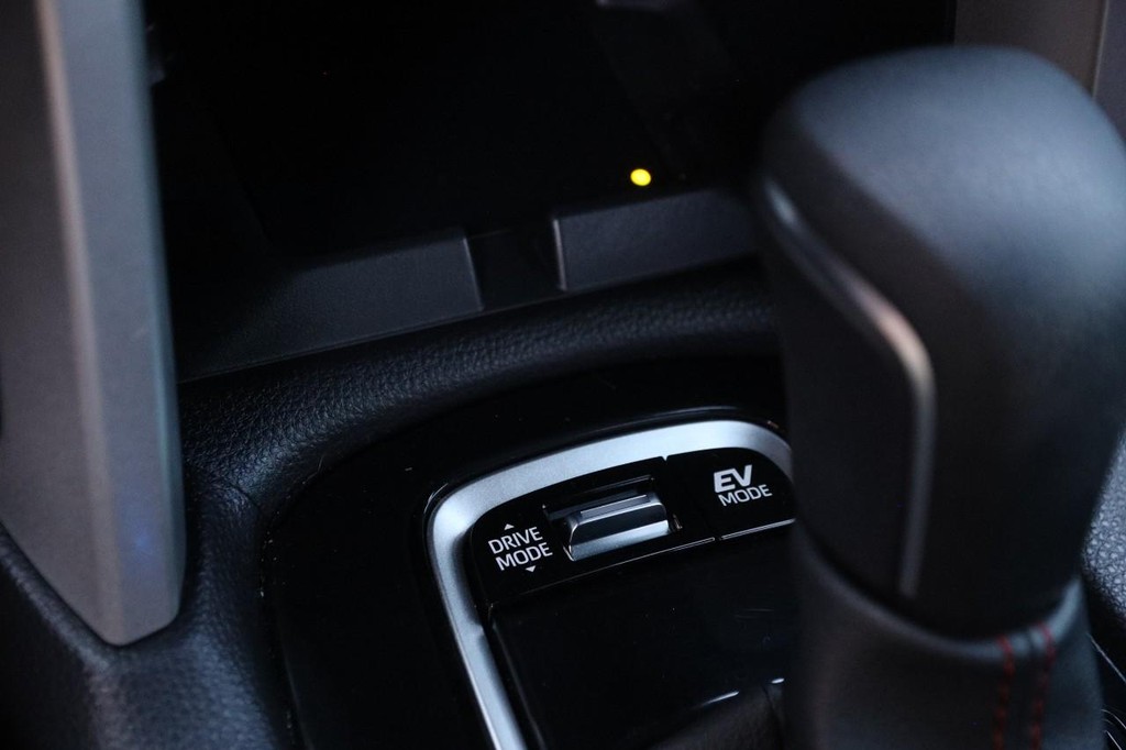 Toyota Corolla Cross Vehicle Full-screen Gallery Image 18
