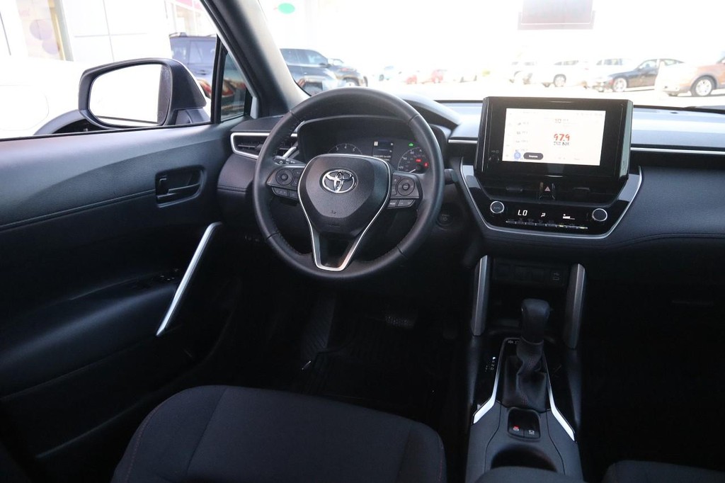 Toyota Corolla Cross Vehicle Full-screen Gallery Image 21