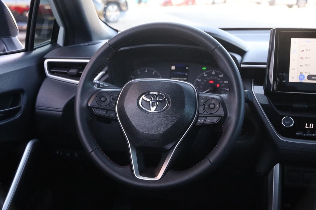 Toyota Corolla Cross Vehicle Full-screen Gallery Image 22