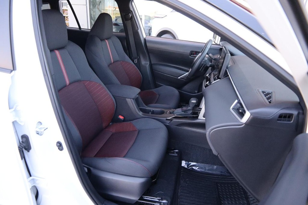 Toyota Corolla Cross Vehicle Full-screen Gallery Image 25