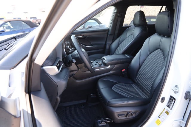 Toyota Highlander Vehicle Image 10