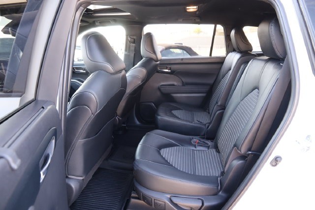 Toyota Highlander Vehicle Image 11