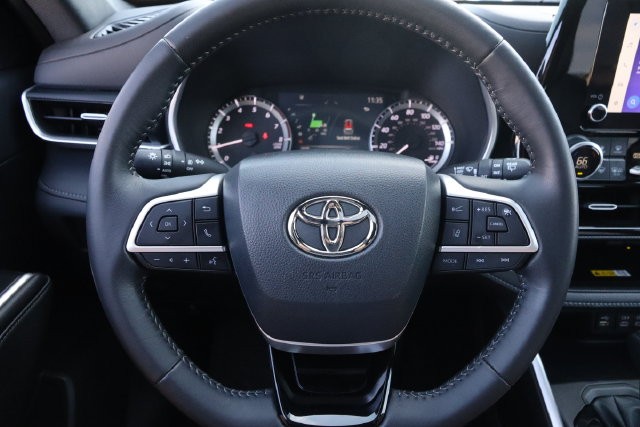 Toyota Highlander Vehicle Image 13
