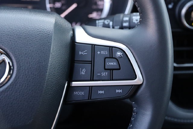 Toyota Highlander Vehicle Image 15