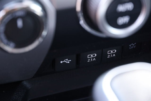 Toyota Tundra 4WD Vehicle Image 22