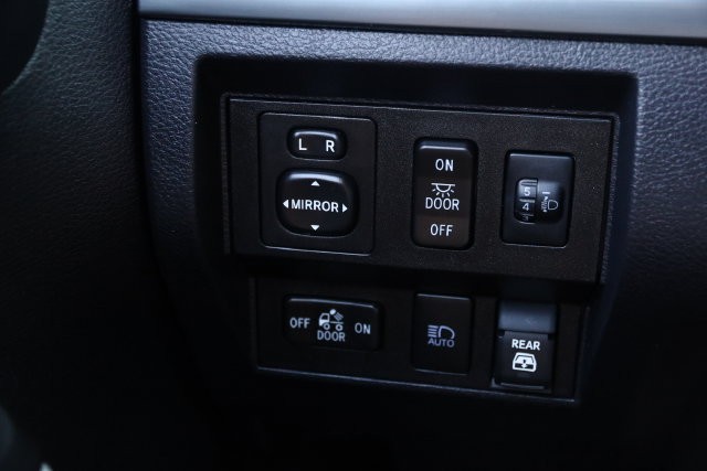 Toyota Tundra 4WD Vehicle Image 24