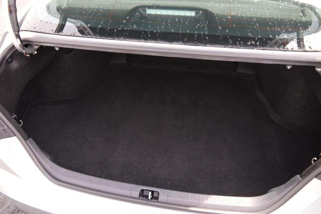 Toyota Camry Vehicle Full-screen Gallery Image 7