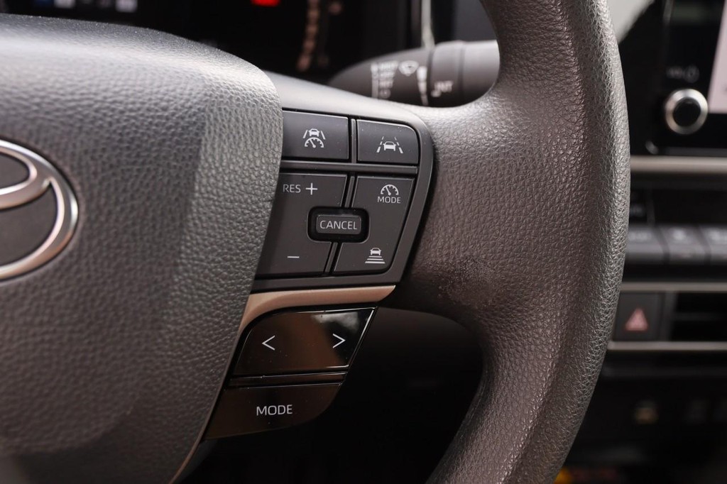 Toyota Camry Vehicle Full-screen Gallery Image 12