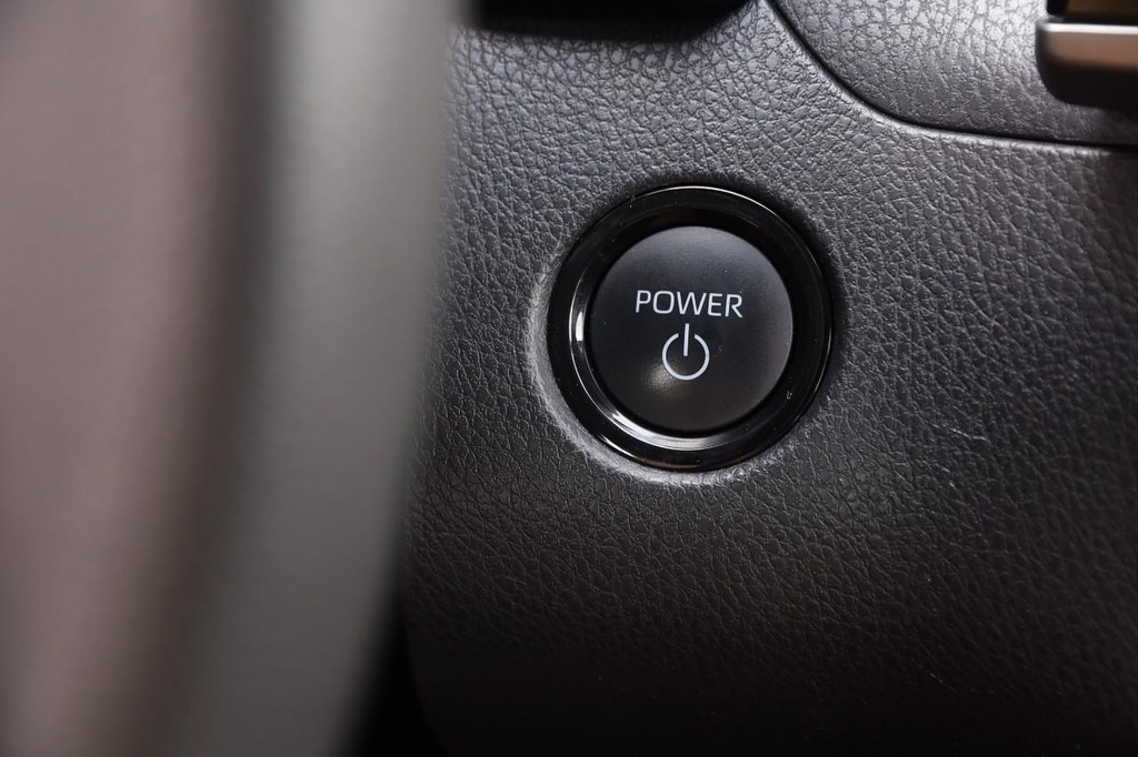 Toyota Camry Vehicle Full-screen Gallery Image 14